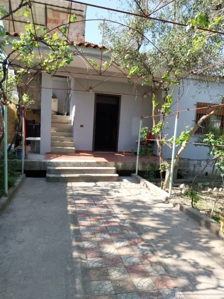 Tirane, jepet me qera shtepi 3+1+Ballkon Kati 0, 120 m² 311 € (Rruga Hamdi Cenojmeri)
