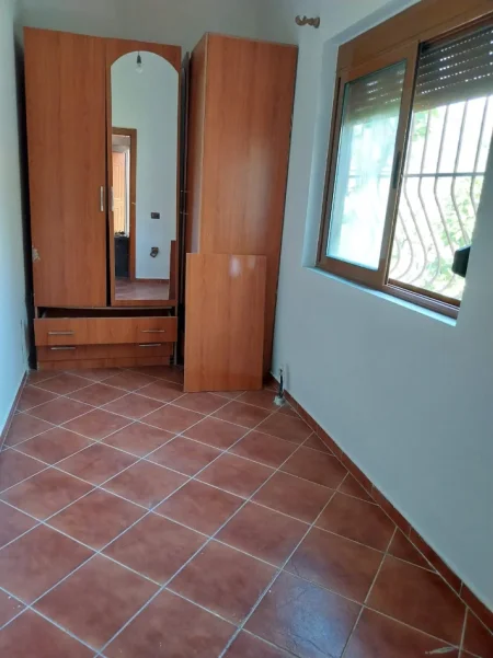 Tirane, jepet me qera shtepi 3+1+Ballkon Kati 0, 120 m² 311 € (Rruga Hamdi Cenojmeri)