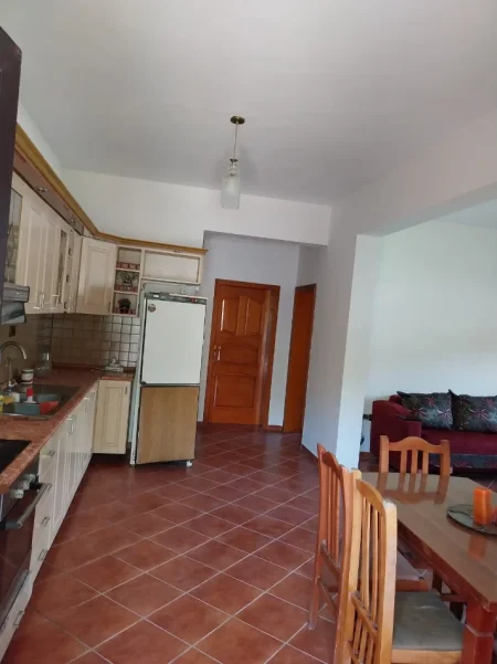 Tirane, jepet me qera shtepi 3+1+Ballkon Kati 0, 120 m² 311 € (Rruga Hamdi Cenojmeri)