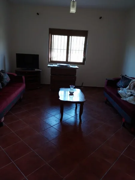 Tirane, jepet me qera shtepi 3+1+Ballkon Kati 0, 120 m² 311 € (Rruga Hamdi Cenojmeri)