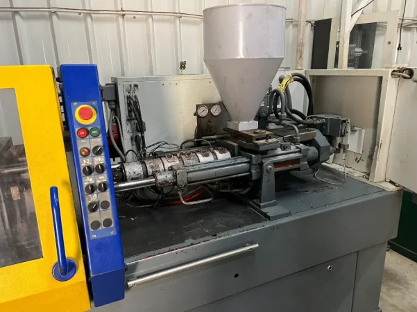 Durres, Makineri Injeksioni Plastike 12.000 €