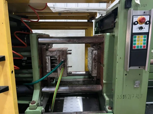 Durres, Makineri Injeksioni Plastike 12.000 €