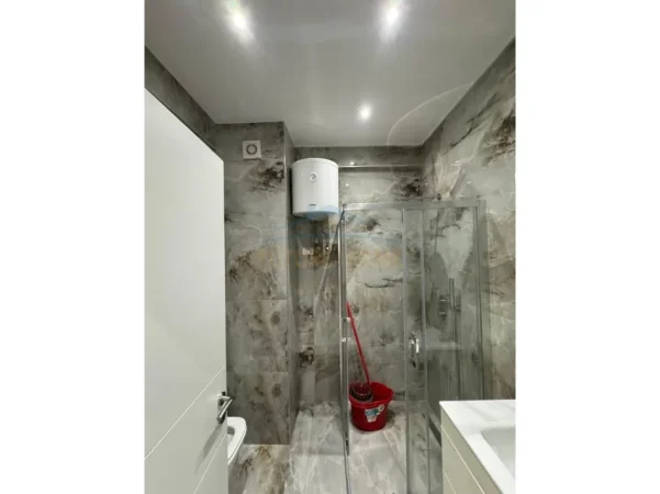 Tirane, jepet me qera apartament 1+1 Kati 2, 75 m² 600 € (Urban Gate, Unaza e Re, Tiranë)