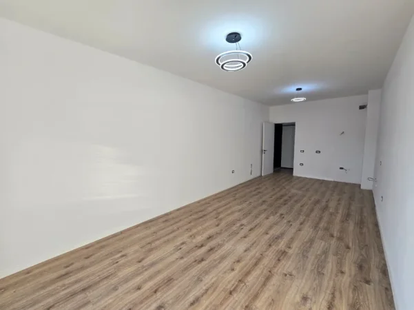SHITET APARTAMENT: 1+1 ( 📍 Paskuqan) Kati 1 - 84 m²  Ideal Per Banim Personal Ose Investim || Perfundon Brenda Muajit Qershor 2025 || ✴️(105000 Euro)