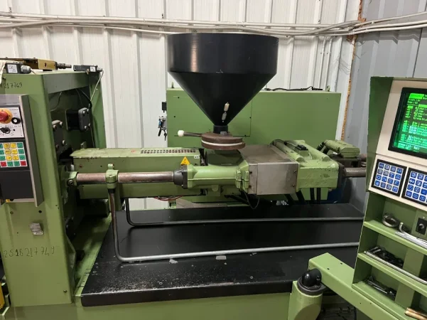 Durres, Makineri Injeksioni Plastike 12.000 €