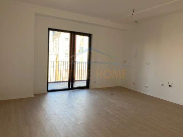 Tirane, jepet me qera apartament 2+1 Kati 5, 124 m² 900 Euro (Garden Building Residence)