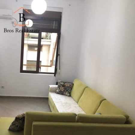 Tirane, jepet me qera apartament 1+1 Kati 4, 68 m² 500 Euro (Bulevardi Bajram Curri)
