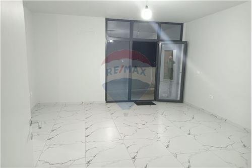Tirane, jepet me qera apartament 2+1+BLK Kati 6, 105 m² 350 Euro (Astir)
