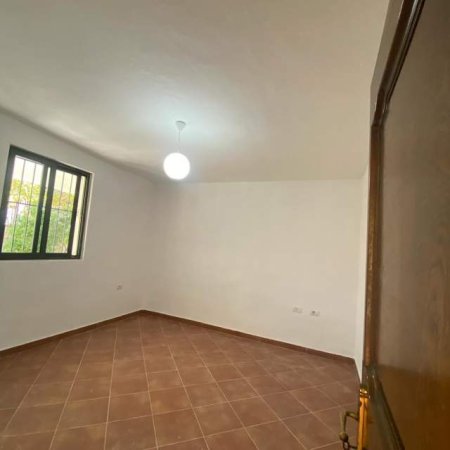 Tirane, jepet me qera apartament 1+1 Kati 1, 30.000 Leke (Myslym Keta,Rruga Tasim Shehu)