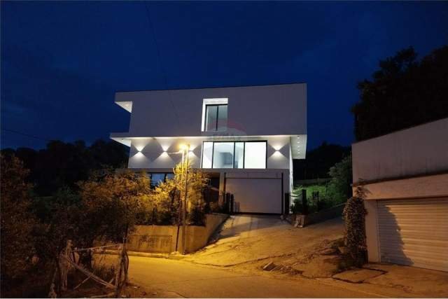 Tirane, jepet me qera Vile 4+1+A+BLK 800 m² 3.000 Euro (Liqeni Thate)