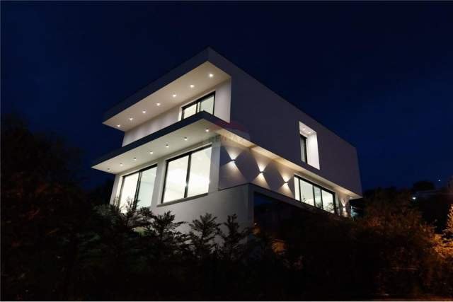 Tirane, jepet me qera Vile 4+1+A+BLK 800 m² 3.000 Euro (Liqeni Thate)