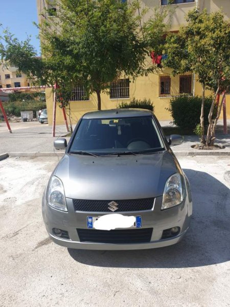 Durres, shitet makine Suzuki Swift Viti 2005, 2.500 Euro