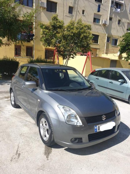 Durres, shitet makine Suzuki Swift Viti 2005, 2.500 Euro