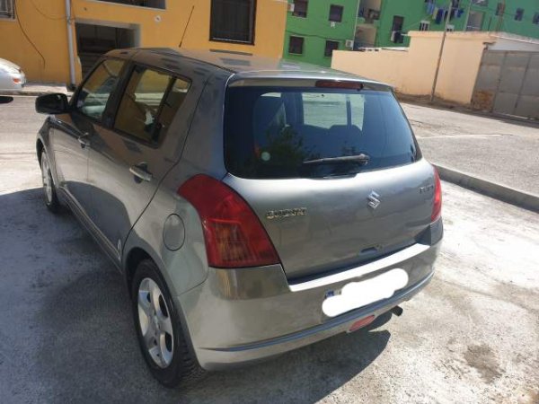 Durres, shitet makine Suzuki Swift Viti 2005, 2.500 Euro