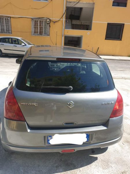 Durres, shitet makine Suzuki Swift Viti 2005, 2.500 Euro