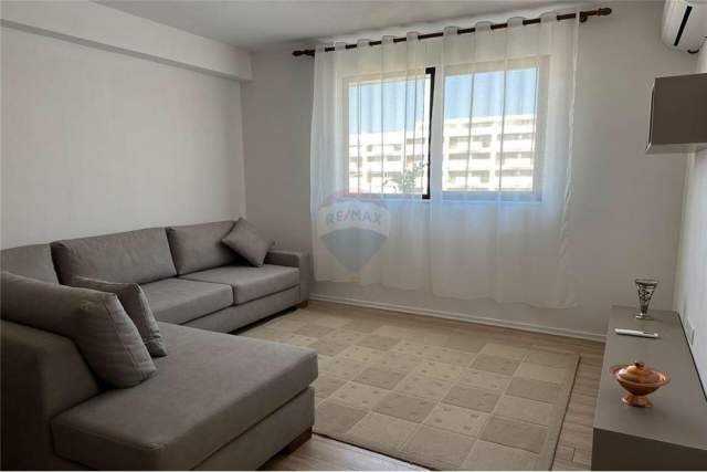 Tirane, jepet me qera apartament 450 Euro