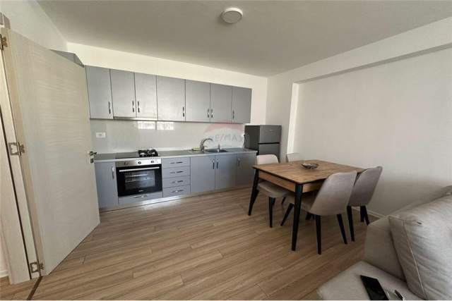 Tirane, jepet me qera apartament 450 Euro