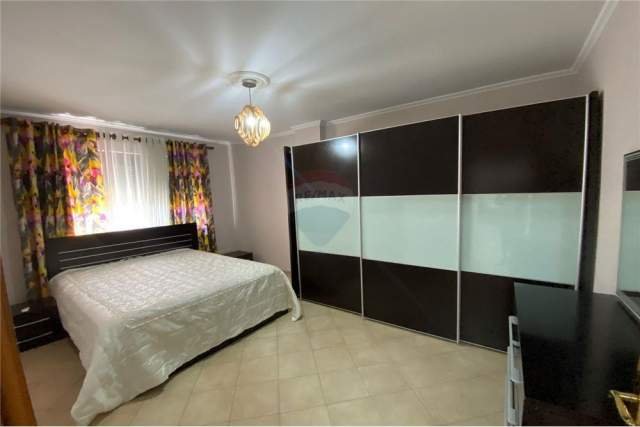 Tirane, jepet me qera apartament 2+1+BLK Kati 5, 110 m² 700 Euro (RRUGA DURRESIT)