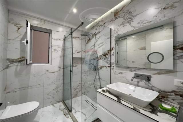 Tirane, jepet me qera apartament 800 Euro