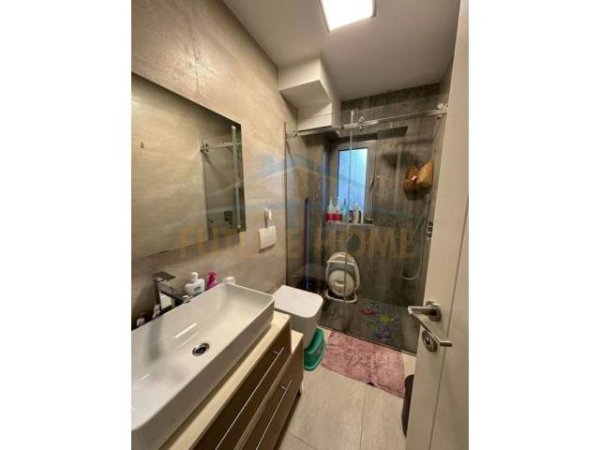 Tirane, shitet apartament 2+1 Kati 3, 79 m² 160.000 Euro (Rruga e Durrsit)