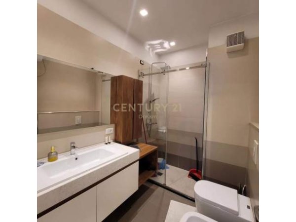 Tirane, jepet me qera apartament 2+1 Kati 7, 146 m² 1.400 Euro