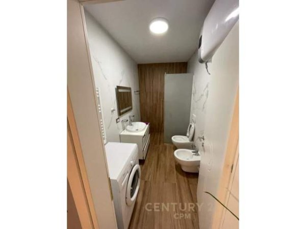 Tirane, jepet me qera 2+1 Kati 5, 88 m² 700 Euro (Rruga e Ullishtes)