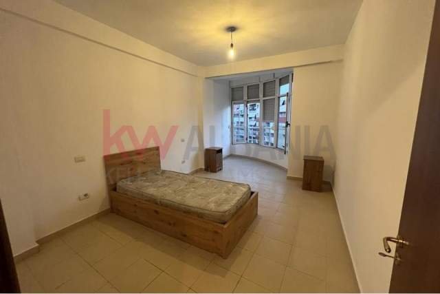 Tirane, shitet apartament 2+1 Kati 8, 124 m² 118.000 Euro (Rruga Sabri Preveza)