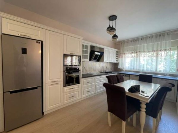 Tirane, jepet me qera apartament 2+1+A+BLK 110 m² 700 Euro (liqeni)