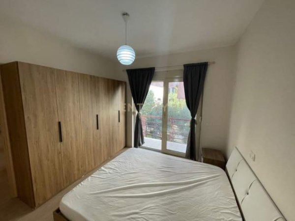 Tirane, jepet me qera apartament 2+1 Kati 3, 110 m² 700 Euro (Liqeni i Thate)