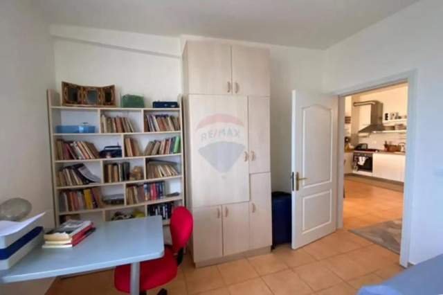 Tirane, jepet me qera apartament 2+1 Kati 7, 98 m² 650 Euro (Rr. Kavajes)