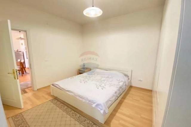 Tirane, jepet me qera apartament 2+1 Kati 7, 98 m² 650 Euro (Rr. Kavajes)