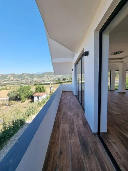 Tirane, jepet me qera bar-resorant Kati 4, 1.570 m² 3.500 Euro (Prane  zones Baldushk)