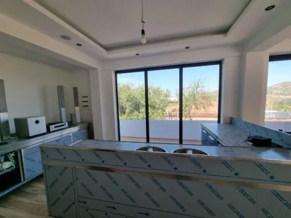 Tirane, jepet me qera bar-resorant Kati 4, 1.570 m² 3.500 Euro (Prane  zones Baldushk)