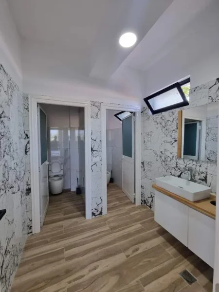 Tirane, jepet me qera bar-resorant Kati 4, 1.570 m² 3.500 Euro (Prane  zones Baldushk)