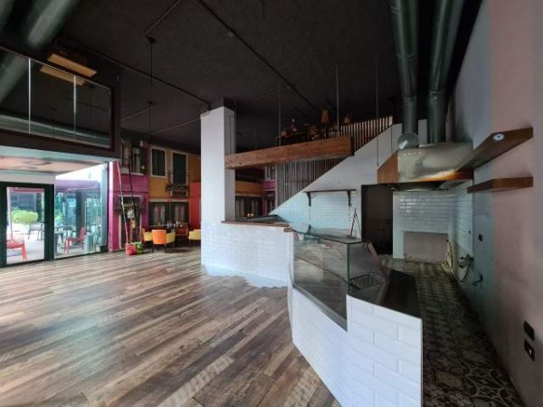 Tirane, shes dyqan Kati 0, 160 m² 590.000 Euro (Rruga Frederik Shiroka)