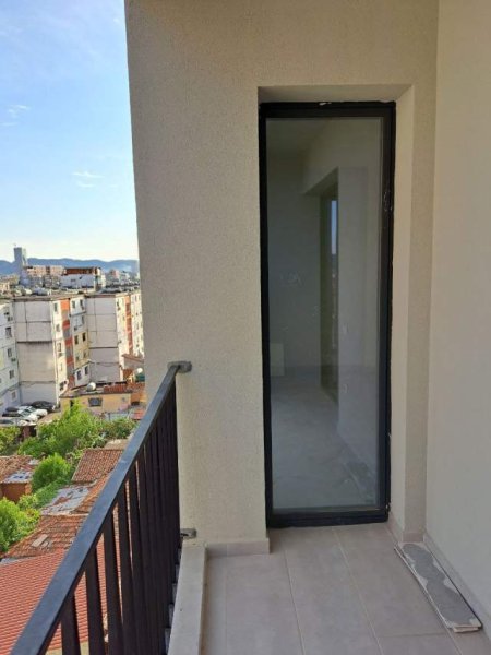 Tirane, jepet me qera apartament Kati 4, 104 m² 400 Euro (Kongresi i Manastirit)