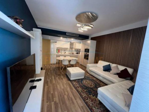 Tirane, jepet me qera apartament 2+1 Kati 4, 650 Euro (Liqeni Thate)