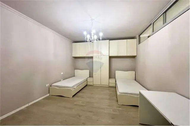 Tirane, shitet apartament 2+1 Kati 2, 110 m² 800  (Rruga e Kosovareve)