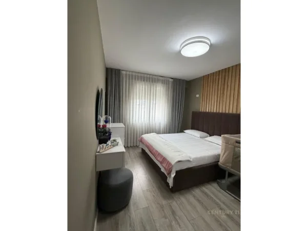 Tirane, jepet me qera apartament Kati 8, 106 m² 1.000 € 