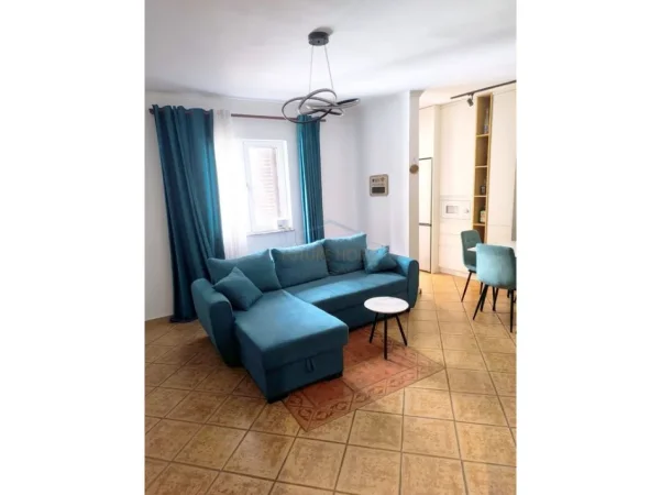 Tirane, jepet me qera apartament 2+1 Kati 4, 82 m² 760 € (Myslym Shyri, Drejtoria e Policise)