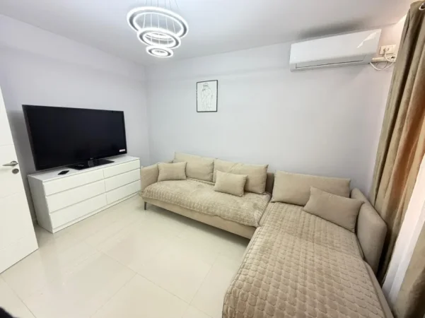 Tirane, jepet me qera apartament 1+1 Kati 3, 60 m² 520 € (Rruga Kongresi i Lushnjes)