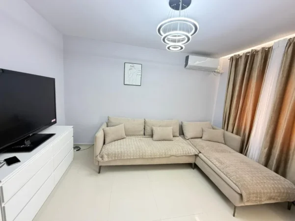 Tirane, jepet me qera apartament 1+1 Kati 3, 60 m² 520 € (Rruga Kongresi i Lushnjes)