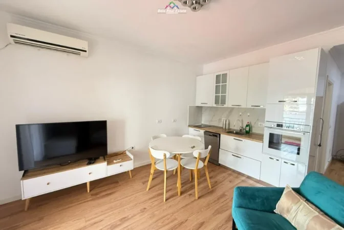 Tirane, jepet me qera Vile 1+1+Ballkon Kati 3, 80 m² 550 € (rruga e barrikadave)