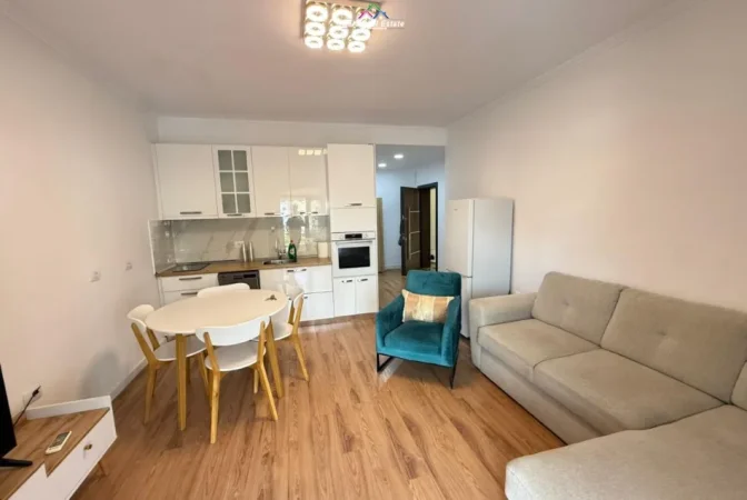 Tirane, jepet me qera Vile 1+1+Ballkon Kati 3, 80 m² 550 € (rruga e barrikadave)