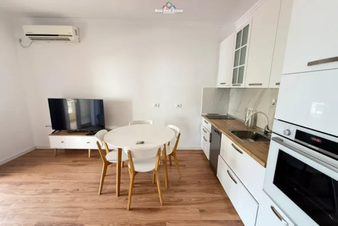 Tirane, jepet me qera Vile 1+1+Ballkon Kati 3, 80 m² 550 € (rruga e barrikadave)