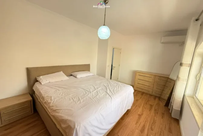 Tirane, jepet me qera Vile 1+1+Ballkon Kati 3, 80 m² 550 € (rruga e barrikadave)