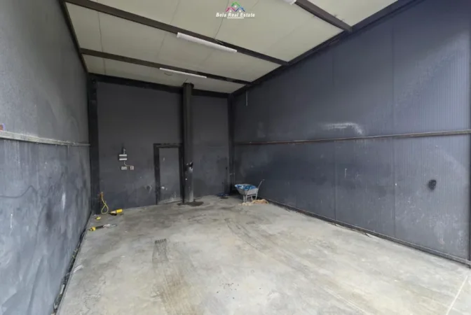 Tirane, jepet me qera magazine Kati 0, 600 m² 2.000 € (mezez)