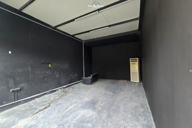 Tirane, jepet me qera magazine Kati 0, 600 m² 2.000 € (mezez)