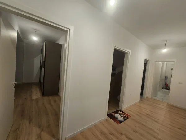 Tirane, jepet me qera apartament 2+1 Kati 4, 110 m² 1.000 € (Rruga Eduart Mano)