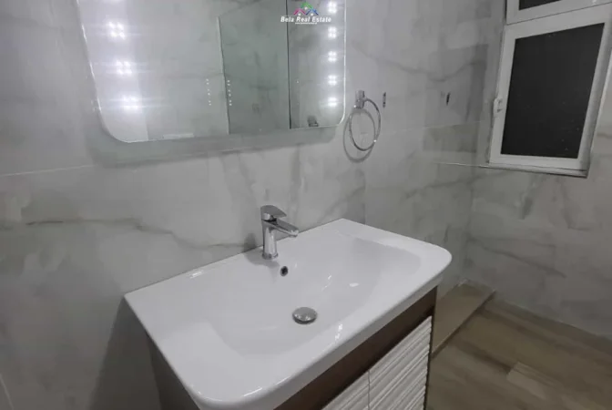 Tirane, jepet me qera Vile 1+1+Ballkon Kati 4, 60 m² 500 € (ish parku)